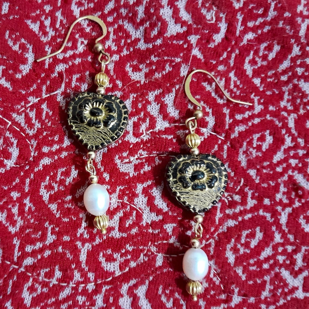 SOLD Romantic Pearls + Black Hearts Earrings - Picture 2 of 3